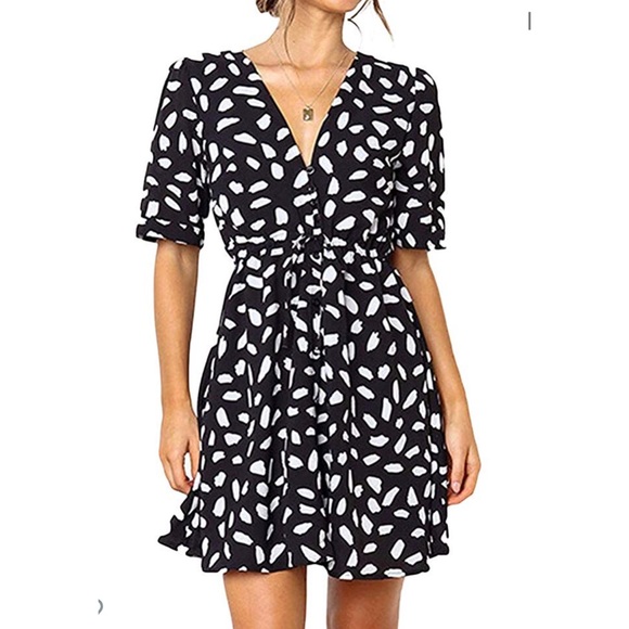 Dresses & Skirts - NWOT Black Casual printed button down dress